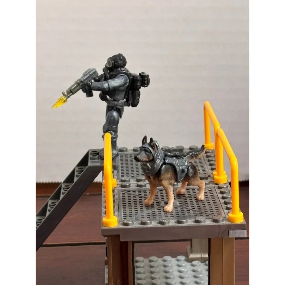 Mega Bloks Call of Duty Covert Ops Unit German Shepherd Figure Tactical Platform